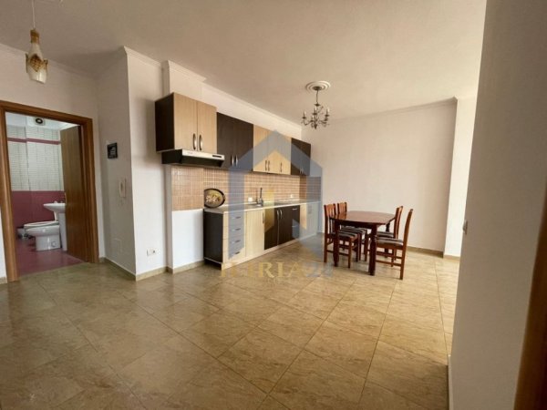Tirane, jepet me qera 2+1+Ballkon Kati 5, 100 m² 600 € 