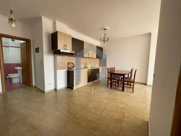 Tirane, jepet me qera 2+1+Ballkon Kati 5, 100 m² 600 € 