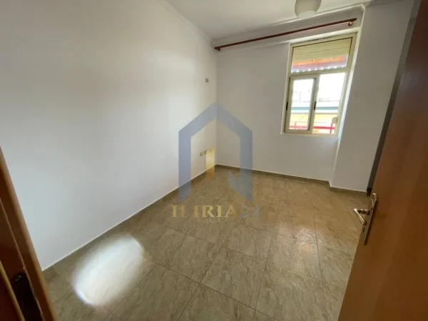 Tirane, jepet me qera 2+1+Ballkon Kati 5, 100 m² 600 € 