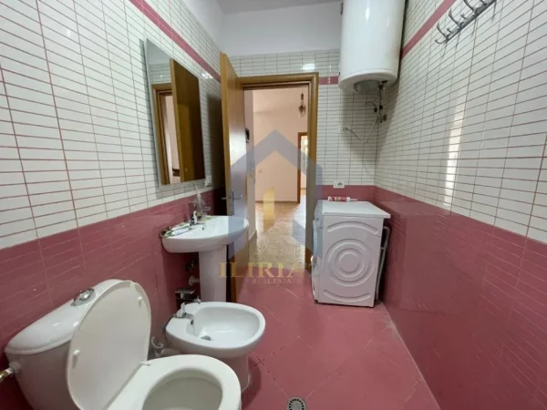 Tirane, jepet me qera 2+1+Ballkon Kati 5, 100 m² 600 € 
