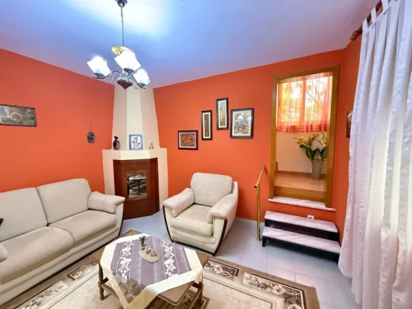 Tirane, jepet me qera apartament duplex 3+1 Kati 2, 100 m² 550 € (ali demi)