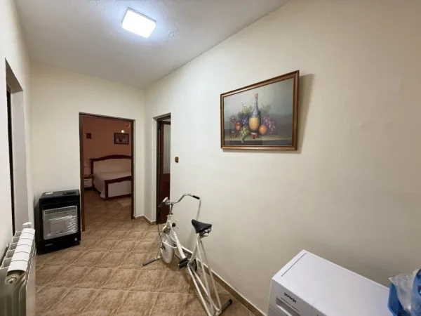 Tirane, jepet me qera apartament duplex 3+1 Kati 2, 100 m² 550 € (ali demi)