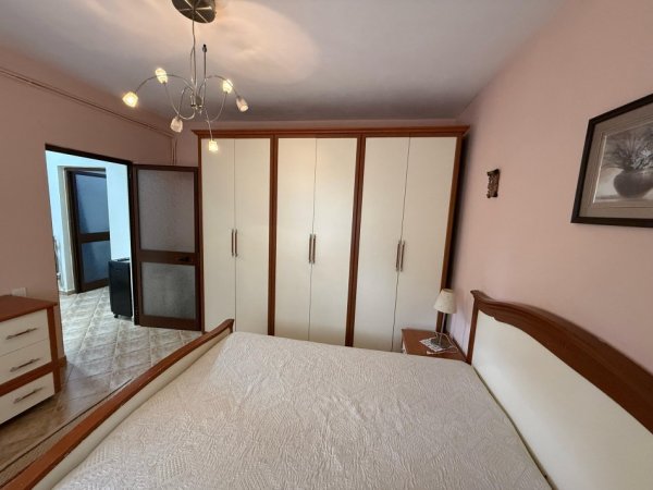 Tirane, jepet me qera apartament duplex 3+1 Kati 2, 100 m² 550 € (ali demi)