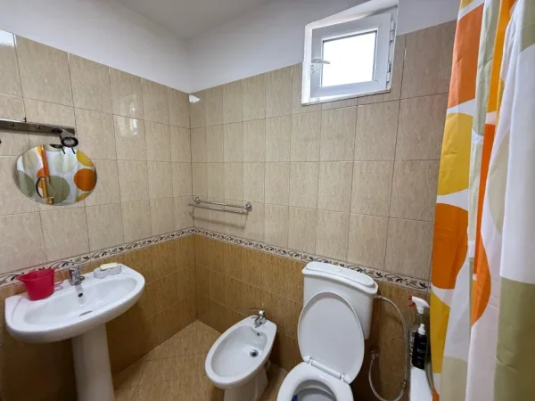 Tirane, jepet me qera apartament duplex 3+1 Kati 2, 100 m² 550 € (ali demi)