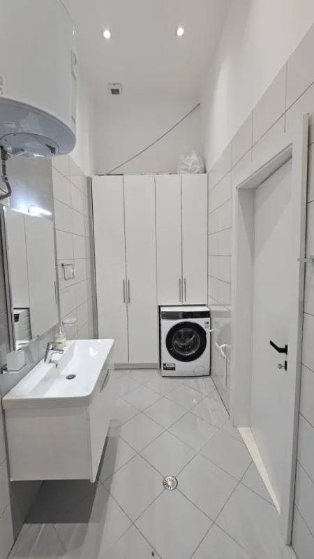 Tirane, shitet apartament 3+1 Kati 6, 135 m² 300.000 € (Liqeni i Thate)