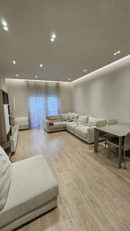 Tirane, shitet apartament 3+1 Kati 6, 135 m² 300.000 € (Liqeni i Thate)