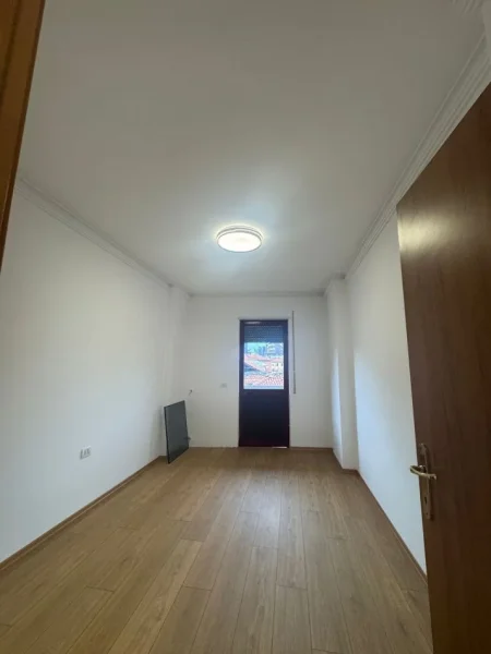 Tirane, shitet apartament 2+1+Aneks Kati 4, 116 m² 239.000 € (2+1+2 perballe kompleksit halili)
