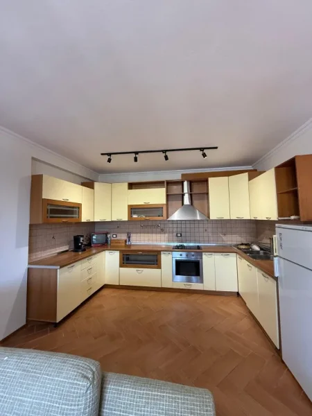 Tirane, shitet apartament 2+1+Ballkon Kati 7, 107 m² 168.000 € (ministria kultures)