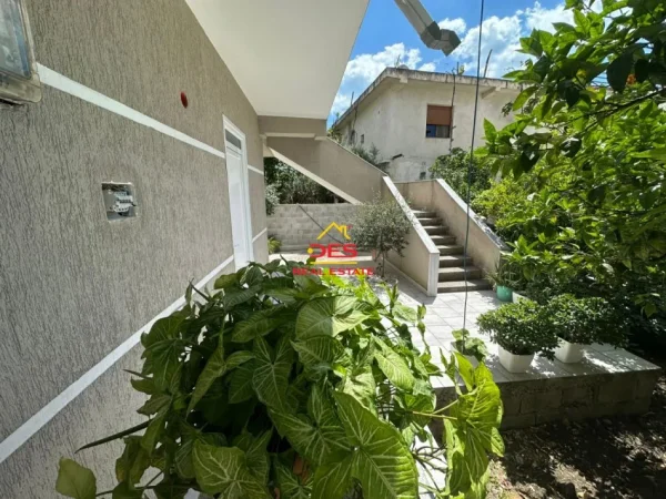 Vlore, shitet shtepi 5+1+Ballkon Kati 1, 151 m² 215.000 € (Rruga Haxhi Xhyherri)
