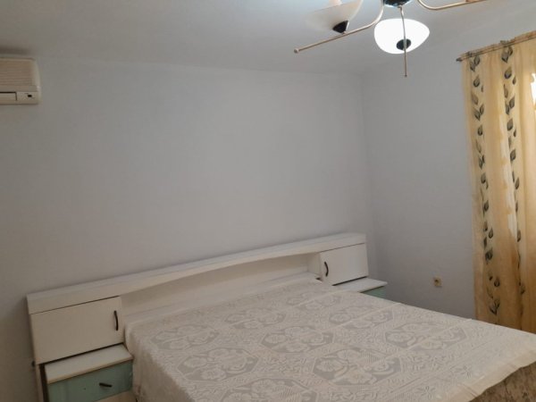 Tirane,  Jepet me Qera Apartament 2+1 në zonën e Myslym Shyrit.  Kati 2, 90 m² 550 €