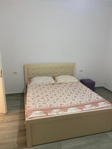 Tirane,  📍 *JEPET ME QERA SUPER HYRJE 2+1+2 NË 5 MAJ – PËRBALLË ODA BAR!*  Kati 1, 100 m² 450 €