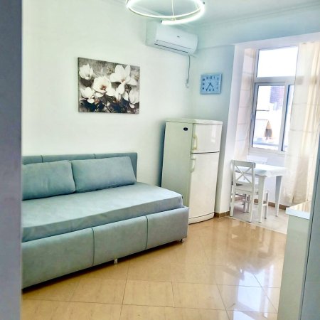 Tirane, jepet me qera garsonier 1+1 Kati 4, 30 m² 300 € (Perballe RING CENTER)