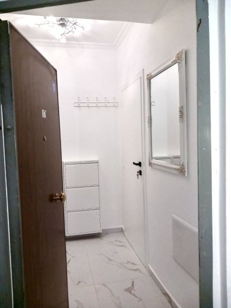 Tirane, jepet me qera garsonier 1+1 Kati 4, 30 m² 300 € (Perballe RING CENTER)