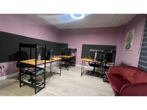 Tirane, jepet me qera ambjent biznesi Kati 7, 180 m² 100.000 € 