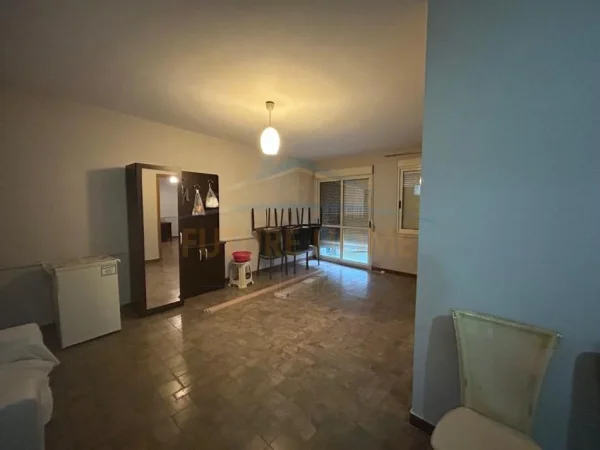 Durres, jepet me qera ambjent biznesi Kati 2, 800 € (Muzeumi, Durres)