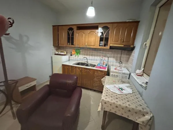 Durres, jepet me qera ambjent biznesi Kati 2, 800 € (Muzeumi, Durres)