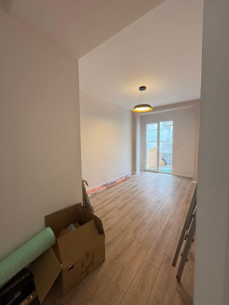 Tirane, shitet apartament 2+1+Ballkon Kati 3, 100 m² 135.000 € (rruga thesarit)