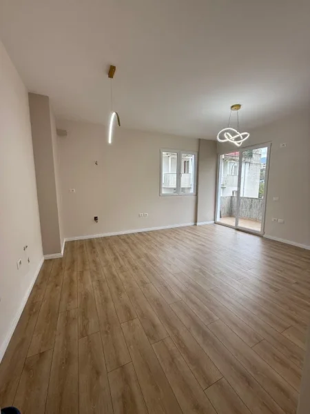 Tirane, shitet apartament 2+1+Ballkon Kati 3, 100 m² 135.000 € (rruga thesarit)