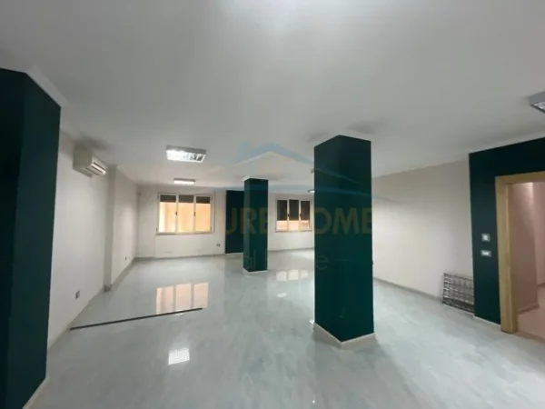 Durres, jepet me qera ambjent biznesi Kati 2, 79 m² 400 € (Prane Tatimeve, Durres)