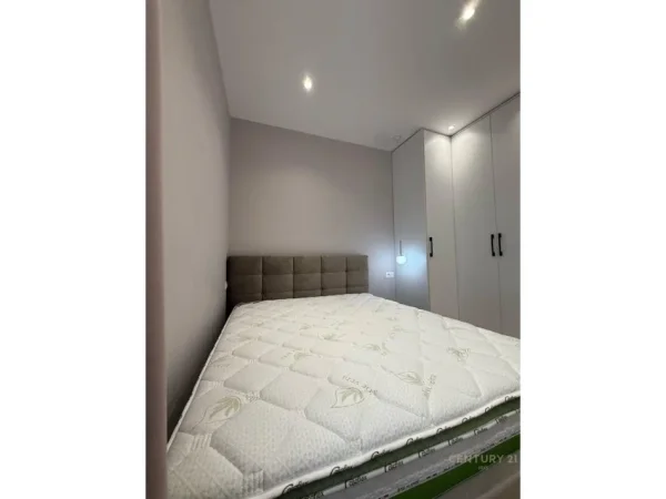 Tirane, jepet me qera apartament 1+1 Kati 8, 90 m² 500 € 