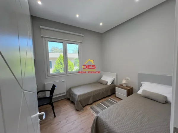 Vlore, shitet apartament 2+1+Ballkon Kati 2, 78 m² 159.000 € (Rruga Hasan Kushta)