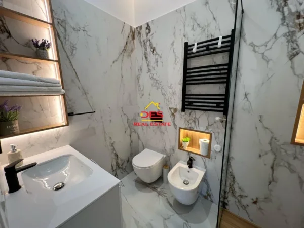 Vlore, shitet apartament 2+1+Ballkon Kati 2, 78 m² 159.000 € (Rruga Hasan Kushta)