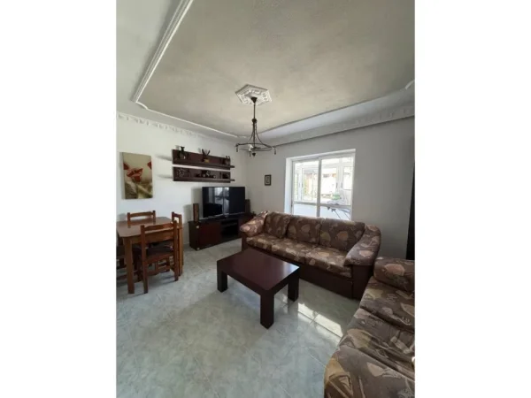 Tirane, jepet me qera apartament 3+1 Kati 3, 100 m² 600 € 