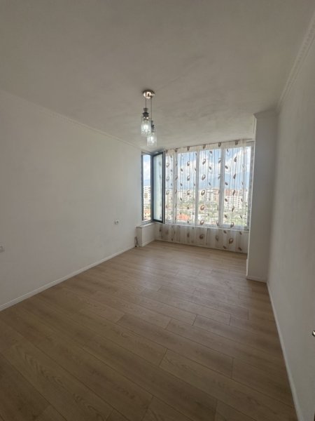 Tirane, shes apartament 1+1 Kati 9, 65 m² 88.000 € (Kafe pashai)