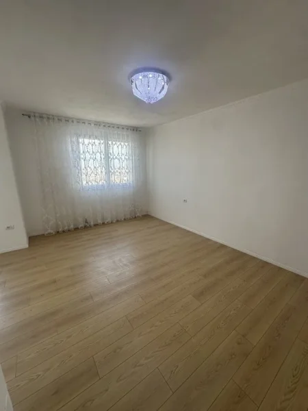 Tirane, shes apartament 1+1 Kati 9, 65 m² 88.000 € (Kafe pashai)
