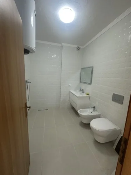 Tirane, shes apartament 1+1 Kati 9, 65 m² 88.000 € (Kafe pashai)