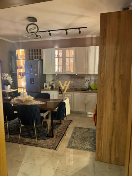 Tirane, shitet shtepi 2+1+Ballkon Kati 0, 185 m² 200.000 € (VASIL SHANTO)