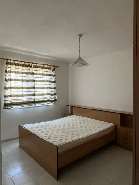 Tirane, jepet me qera apartament 2+1+Ballkon Kati 4, 80 m² 400 € (Ali Dem)
