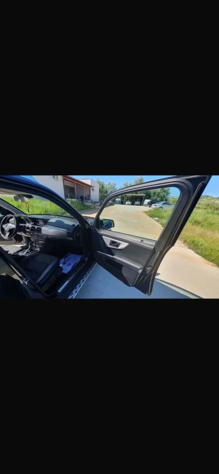 Tirane, shitet makine GLK220CDI Nafte, gri e erret automatik Kondicioner 200.000 km 9700 €