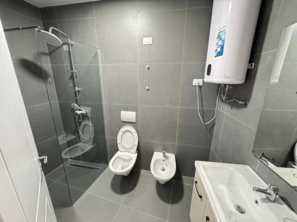 Tirane, shitet apartament 2+1+Ballkon Kati 6, 130 m² 410.000 € (Lake View Residence)