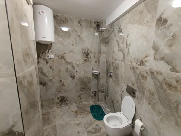 Tirane, jepet me qera apartament 2+1+Aneks+Ballkon Kati 3, 104 m² 1.000 € (Qender)