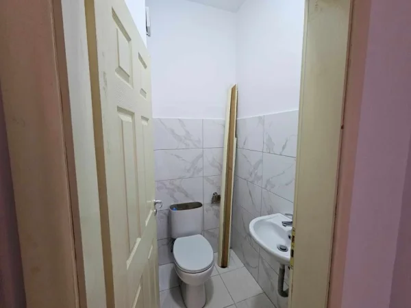 Tirane, jepet me qera apartament 2+1 Kati 2, 100 m² 400 € (astir)
