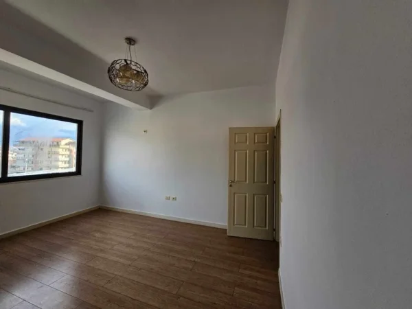 Tirane, jepet me qera apartament 2+1 Kati 2, 100 m² 400 € (astir)