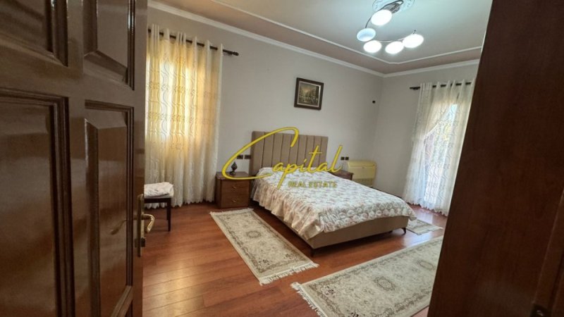 Tirane, jepet me qera apartament 2+1 , 145 m² 500 € (ALLIAS)