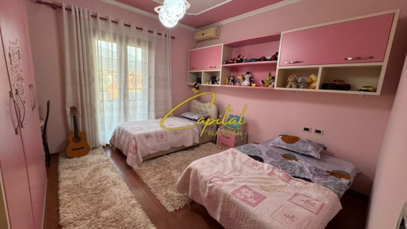 Tirane, jepet me qera apartament 2+1 , 145 m² 500 € (ALLIAS)