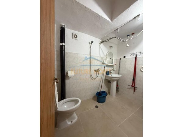 Tirane, jepet me qera apartament 3+1 Kati 4, 81 m² 600 € (21Dhjetori, pranë Mozaikut të Tiranës)