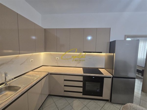 Tirane, jepet me qera apartament 1+1 Kati 2, 80 m² 500 € (KODRA E DIELLIT)