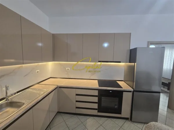 Tirane, jepet me qera apartament 1+1 Kati 2, 80 m² 500 € (KODRA E DIELLIT)