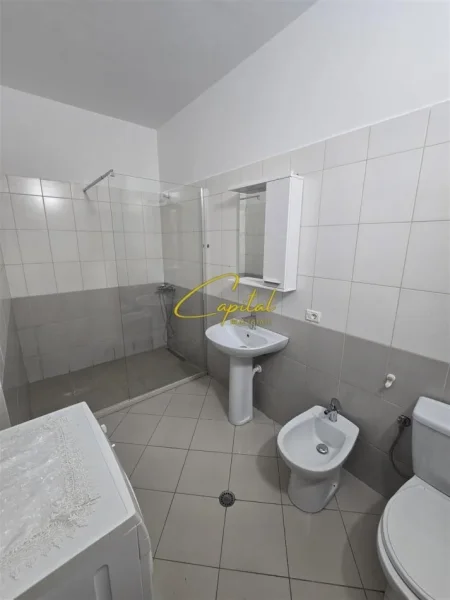 Tirane, jepet me qera apartament 1+1 Kati 2, 80 m² 500 € (KODRA E DIELLIT)