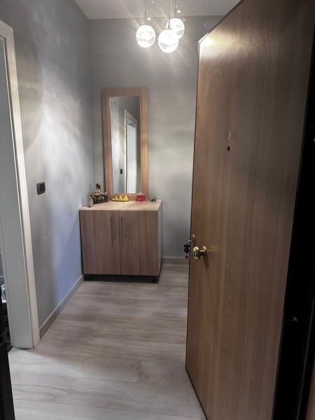 Tirane, jap me qera apartament 2+1+Aneks+Ballkon Kati 3, 100 m² 650 € (Vilat Gjermane)