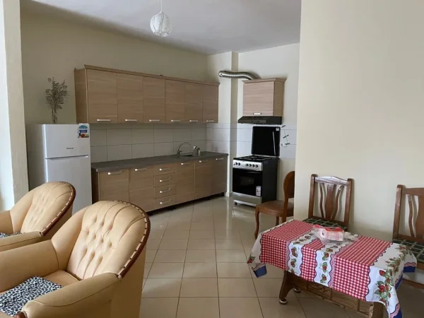 Tirane, jepet me qera apartament 2+1 Kati 8, 460 € (Astir)