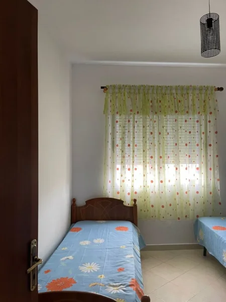 Tirane, jepet me qera apartament 2+1 Kati 8, 460 € (Astir)