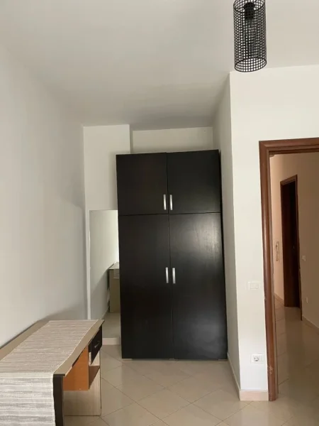 Tirane, jepet me qera apartament 2+1 Kati 8, 460 € (Astir)