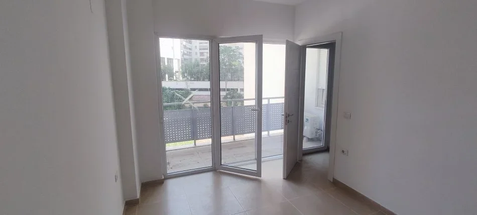Tirane, jepet me qera zyre Kati 1, 50 m² 600 € (Rruga Kosovareve)