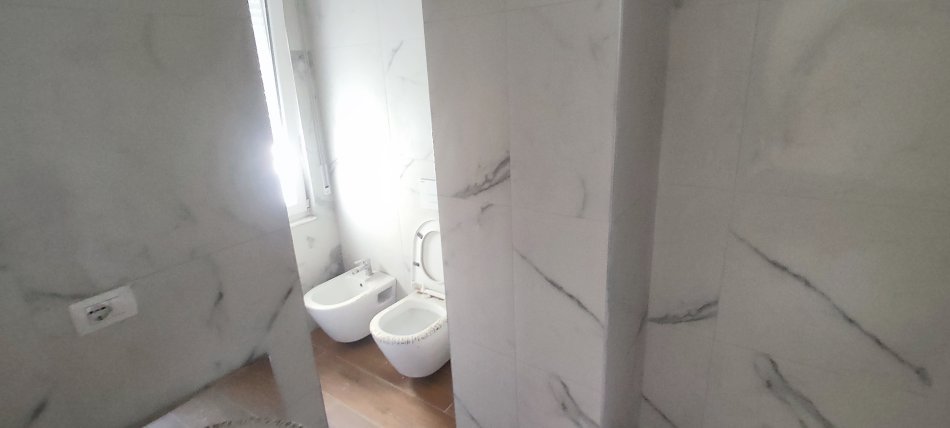 Tirane, jepet me qera zyre Kati 1, 50 m² 600 € (Rruga Kosovareve)