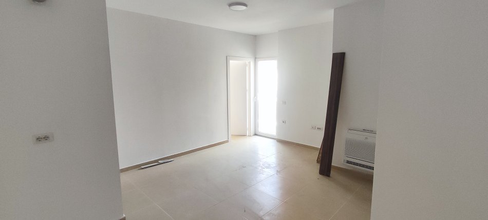 Tirane, jepet me qera zyre Kati 1, 50 m² 600 € (Rruga Kosovareve)